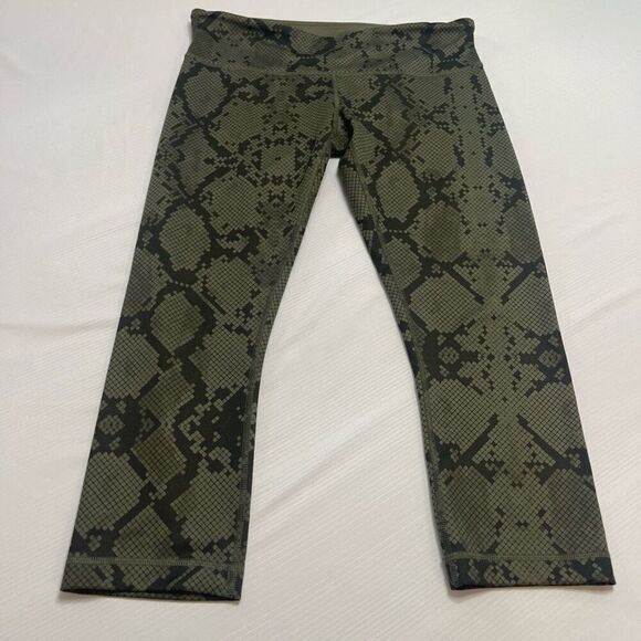 Lululemon Wunder Under 10 Green Snakeskin Luxtreme Crop RARE - Picture 1 of 11